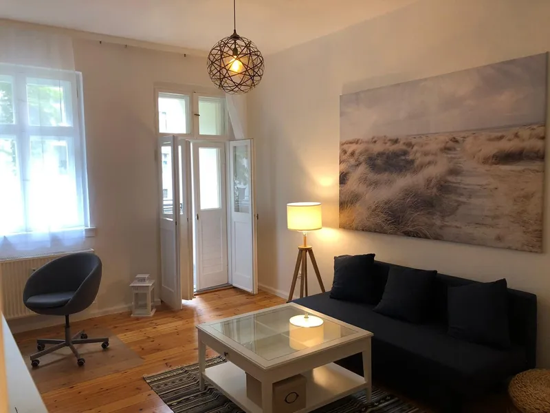 Möblierte, gemütliche, ruhige 2-Zimmer Wohnung mit Balkon im Denkmalschutz Ensemble P.Berg — photo 1